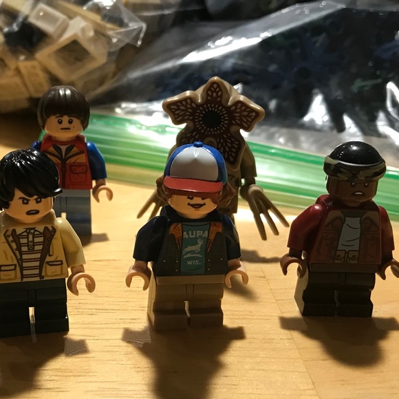 Stranger Things LEGO #75810 - Picture 6 of 7